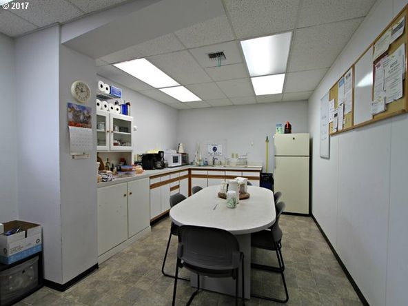 329 E Happy Valley Rd, Roseburg, OR 97471